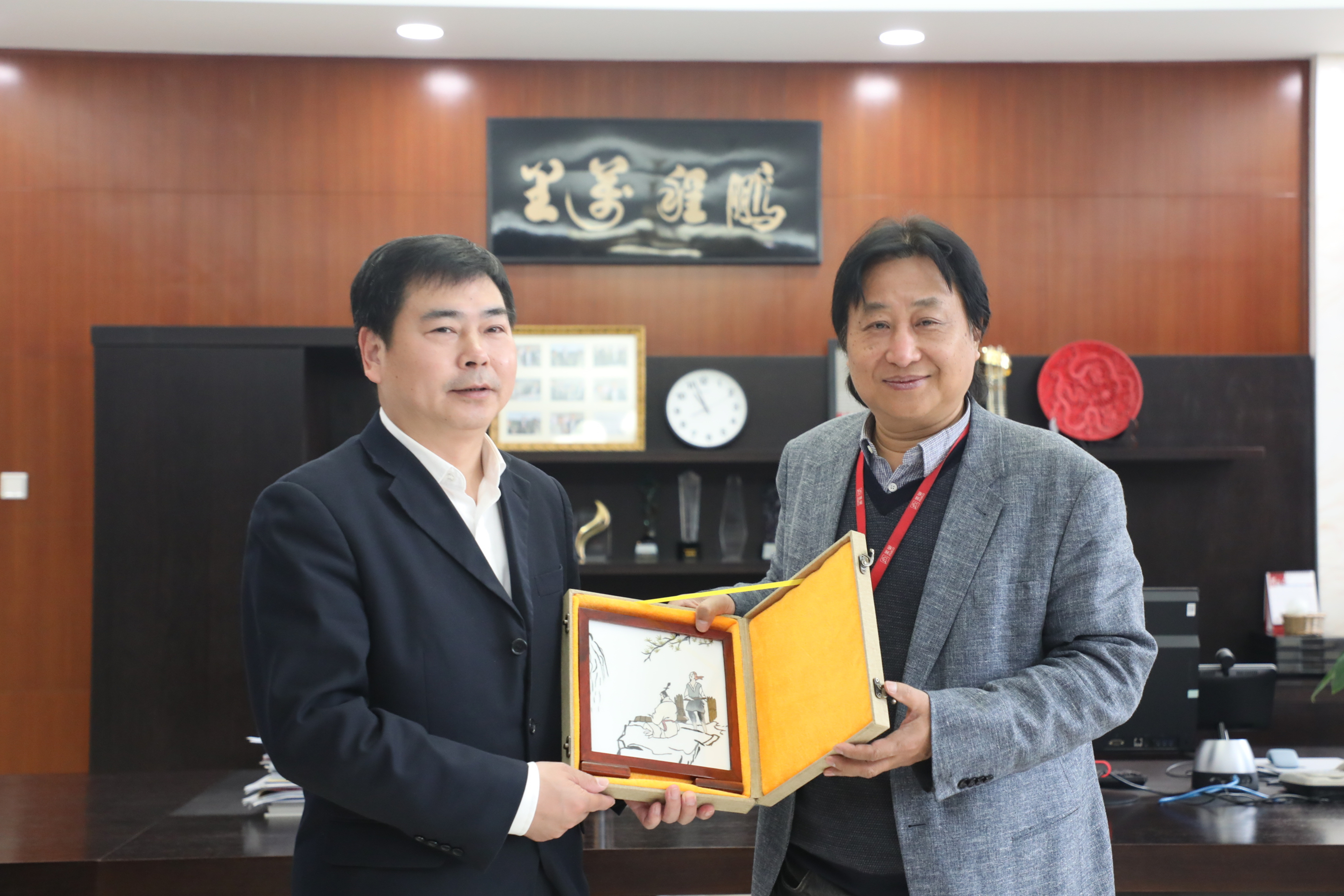 武漢市蔡甸區區長郝勝勇蒞臨美巢集團參觀調研