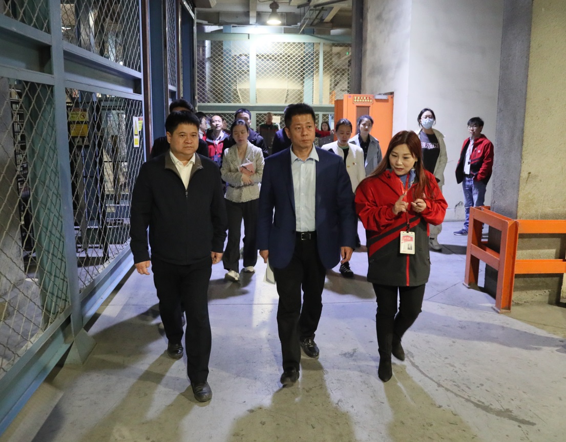 經開區工委副書記、組織人事部部長于淼一行蒞臨美巢參觀督導